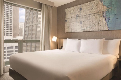 Hilton Chicago/Magnificent Mile Suites image 23