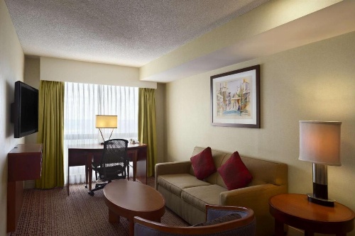 Hilton Chicago/Magnificent Mile Suites image 26