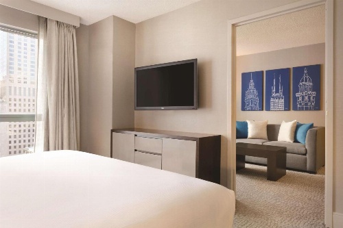 Hilton Chicago/Magnificent Mile Suites image 3