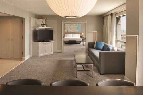 Hilton Chicago/Magnificent Mile Suites image 37